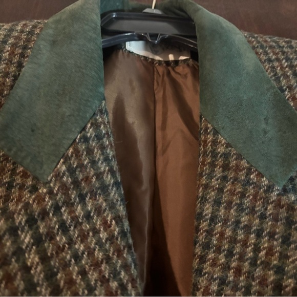 Vintage Houndstooth Blazer with Green Suede Collar - Picture 2 of 6